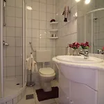 Charmante Dachgeschosswohnung Mit Meerblick Und Blick Auf Altstadt Von Poreč