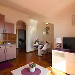 Charmante Dachgeschosswohnung Mit Meerblick Und Blick Auf Altstadt Von