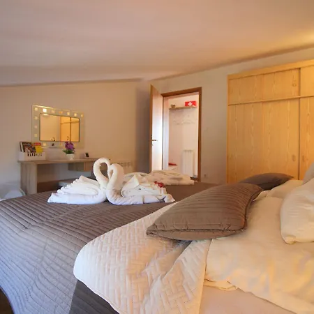 Charmante Dachgeschosswohnung Mit Meerblick Und Blick Auf Altstadt Von * Porec