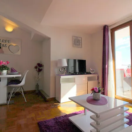 Charmante Dachgeschosswohnung Mit Meerblick Und Blick Auf Altstadt Von Apartman