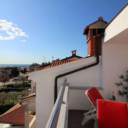 Charmante Dachgeschosswohnung Mit Meerblick Und Blick Auf Altstadt Von Apartman